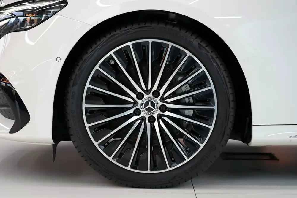 Summer Offer | Mercedes-Benz E 300 | 2026 GCC 0km | Agency Warranty | AMG Sports Package - Image 7
