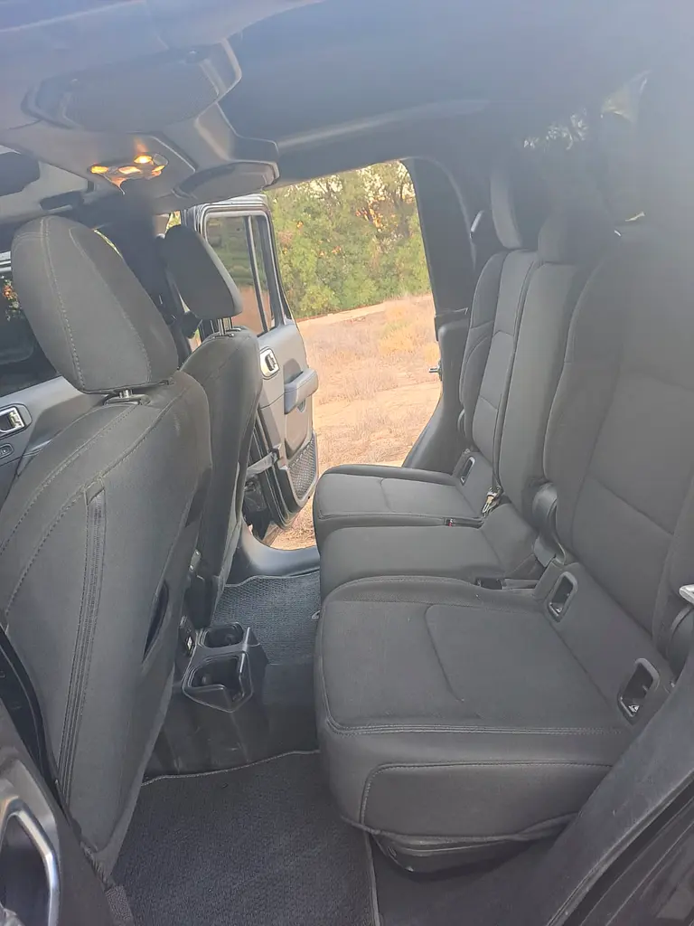 JEEP GLADIATOR OVERLAND 2020 V6 AUTOMATIC US FULL OPTION VERY CLEAN CAR - Image 11