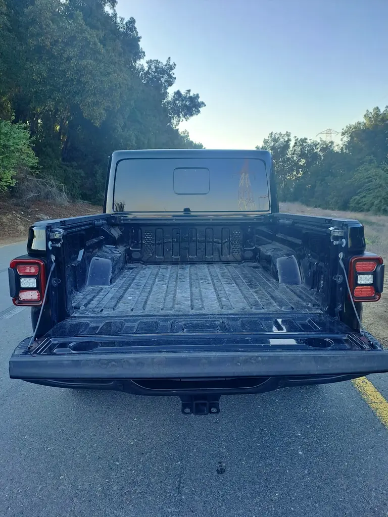 JEEP GLADIATOR OVERLAND 2020 V6 AUTOMATIC US FULL OPTION VERY CLEAN CAR - Image 9