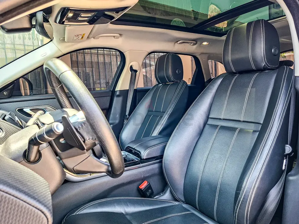 AED 2001/month | 2018 Land Rover Range Rover Velar P380 SE | GCC Specs | Ref#460198 - Image 11