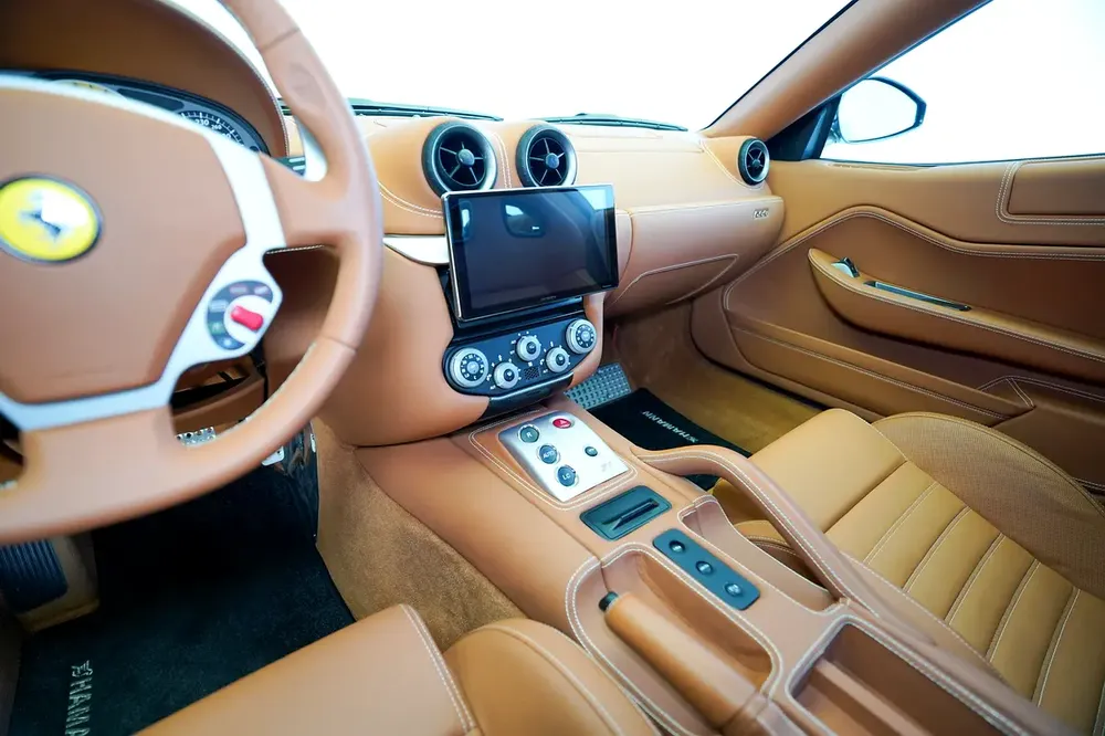 599 GTB | CABRON INTERIOR | CARBON EXTERIOR - Image 10