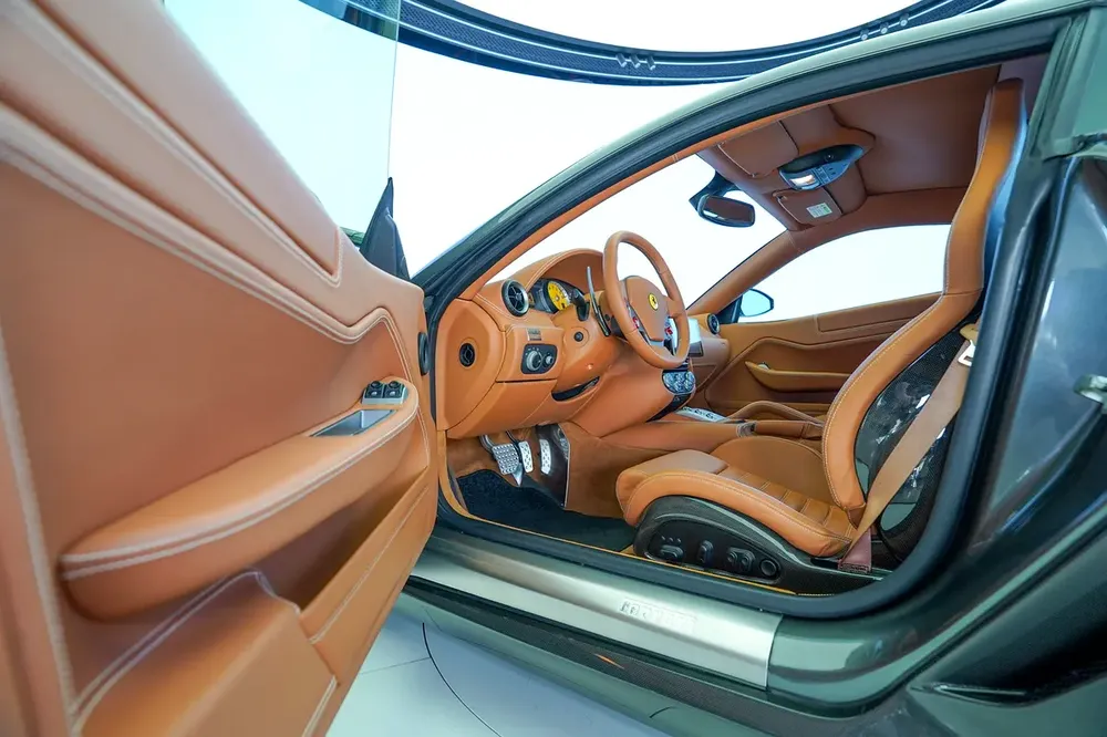599 GTB | CABRON INTERIOR | CARBON EXTERIOR - Image 12