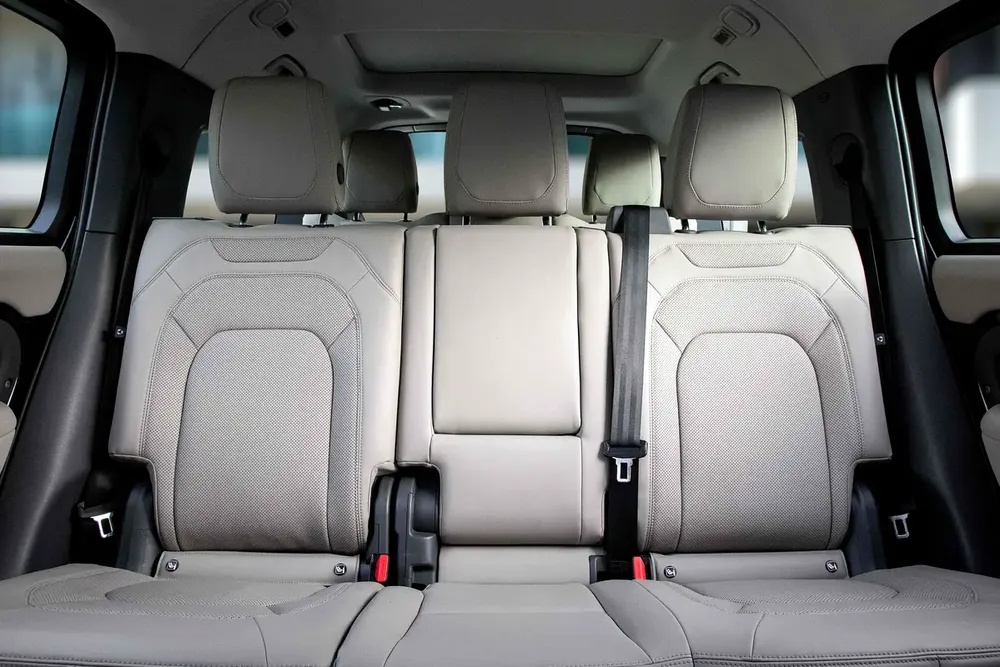 4,700 P.M |  Defender 130 SE | 0% Downpayment | LR Warranty +S/Contract! - Image 12