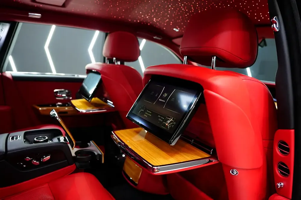 2018 Rolls-Royce Phantom VIII, Rear Entertainment, Starlight Headliner, Very Low KM, GCC Specs!! - Image 10