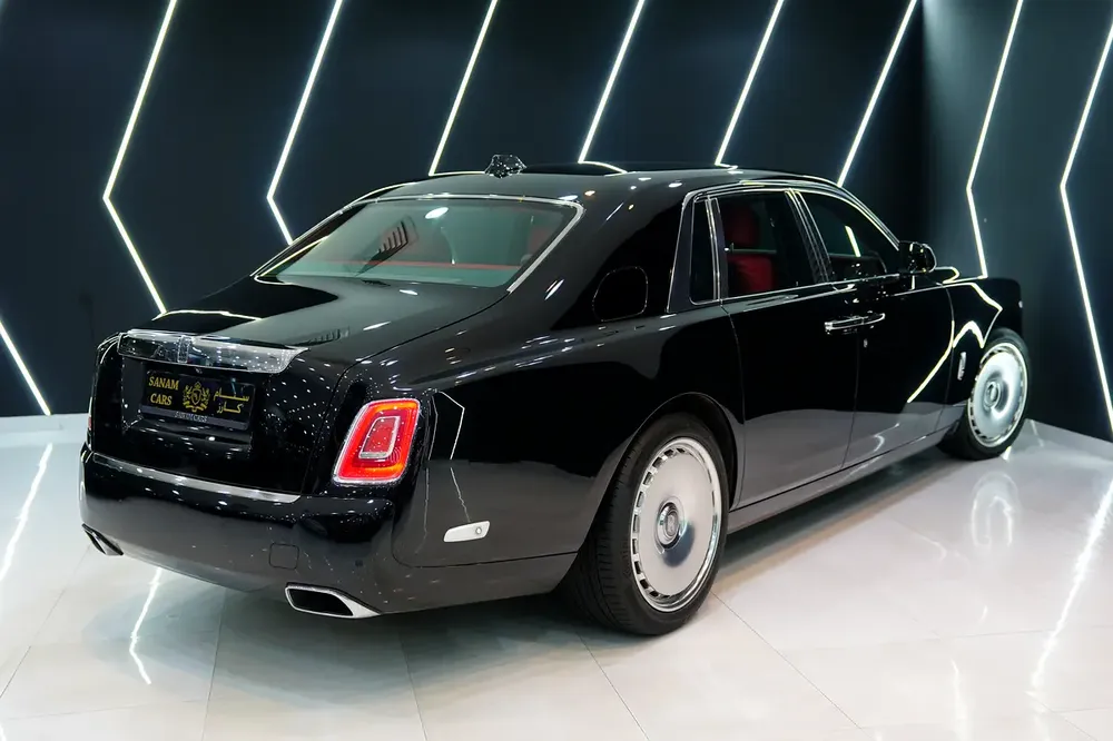 2018 Rolls-Royce Phantom VIII, Rear Entertainment, Starlight Headliner, Very Low KM, GCC Specs!! - Image 12