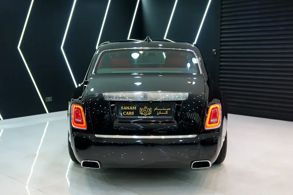 2018 Rolls-Royce Phantom VIII, Rear Entertainment, Starlight Headliner, Very Low KM, GCC Specs!! - Image 13