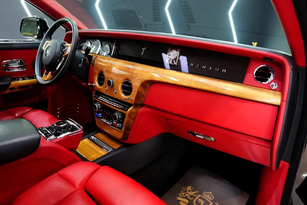 2018 Rolls-Royce Phantom VIII, Rear Entertainment, Starlight Headliner, Very Low KM, GCC Specs!! - Image 6