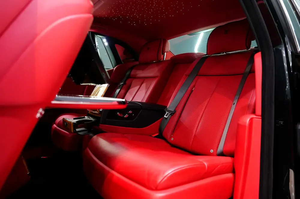2018 Rolls-Royce Phantom VIII, Rear Entertainment, Starlight Headliner, Very Low KM, GCC Specs!! - Image 8