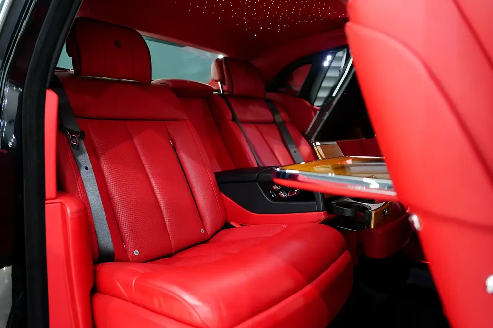2018 Rolls-Royce Phantom VIII, Rear Entertainment, Starlight Headliner, Very Low KM, GCC Specs!! - Image 9