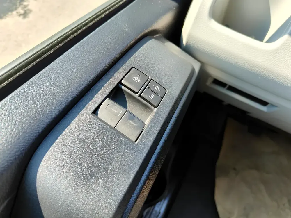 2026 Toyota Hiace DX High-Roof 13-Seater 3.5L V6 Petrol M/T (3-Point Seatbelts) Export Only - Image 8