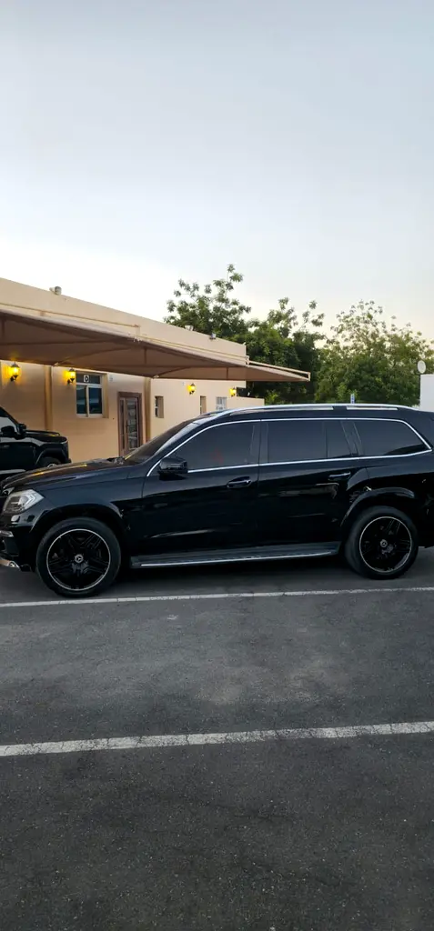 2014 Mercedes-Benz GL 500 4Matic | GCC Specs | Full Service History - Image 4
