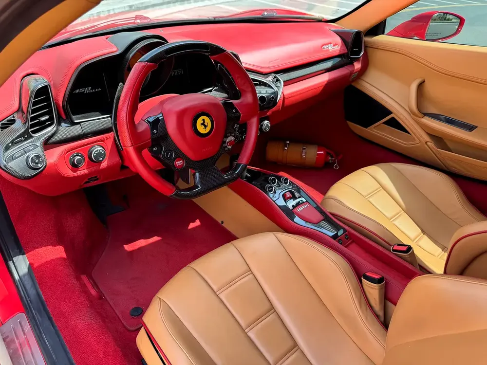 FERRARI 458 ITALIA*GCC*CLEAN HISTORY*FULL CARBON PACKAGE*NO ACCIDENT* - Image 10
