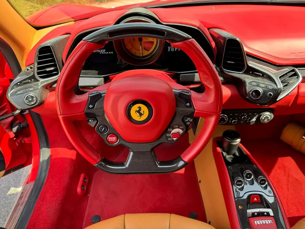 FERRARI 458 ITALIA*GCC*CLEAN HISTORY*FULL CARBON PACKAGE*NO ACCIDENT* - Image 11