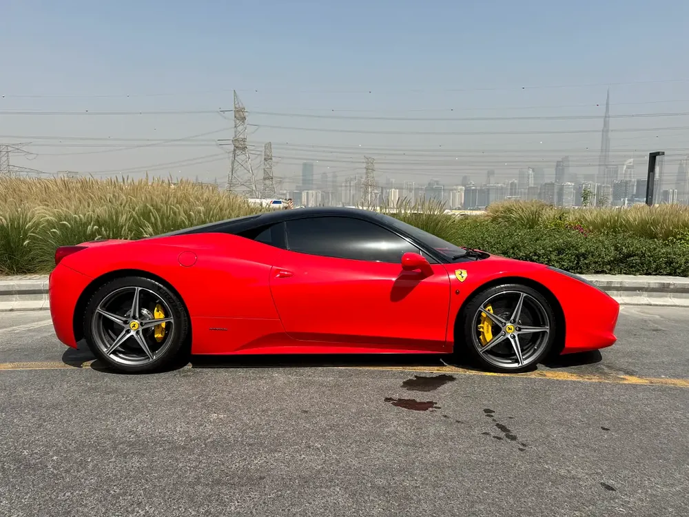 FERRARI 458 ITALIA*GCC*CLEAN HISTORY*FULL CARBON PACKAGE*NO ACCIDENT* - Image 5