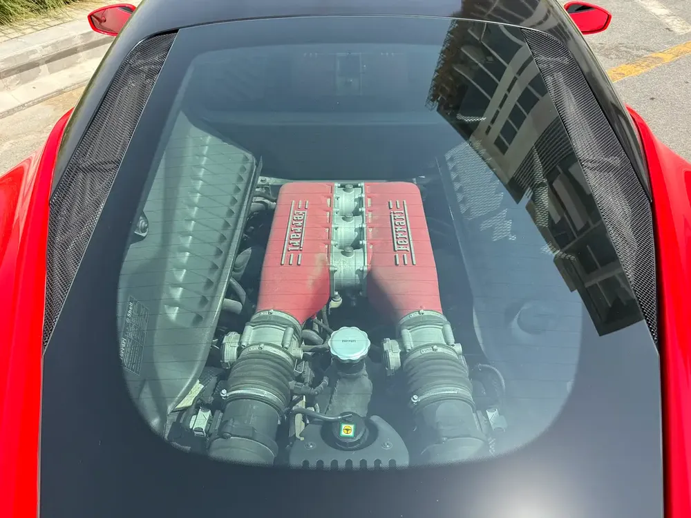 FERRARI 458 ITALIA*GCC*CLEAN HISTORY*FULL CARBON PACKAGE*NO ACCIDENT* - Image 8