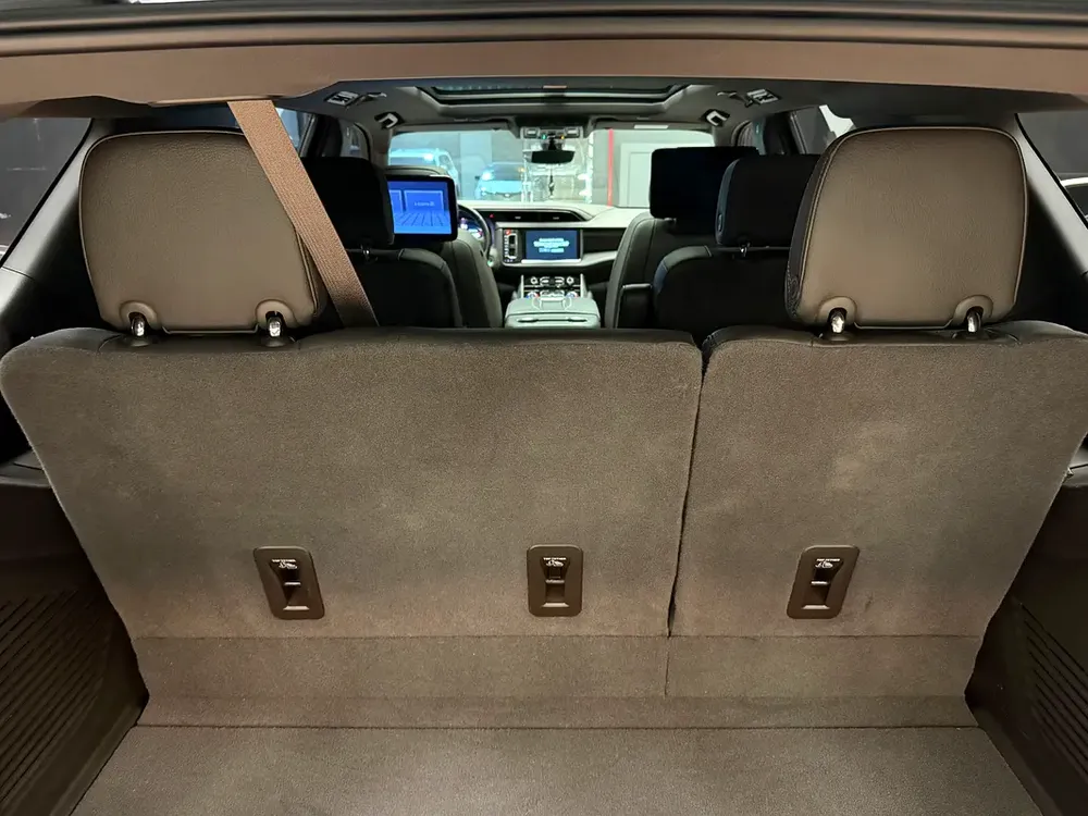 GMC YUKON DENALI 2022GCC UNDER WARRANTY - Image 11