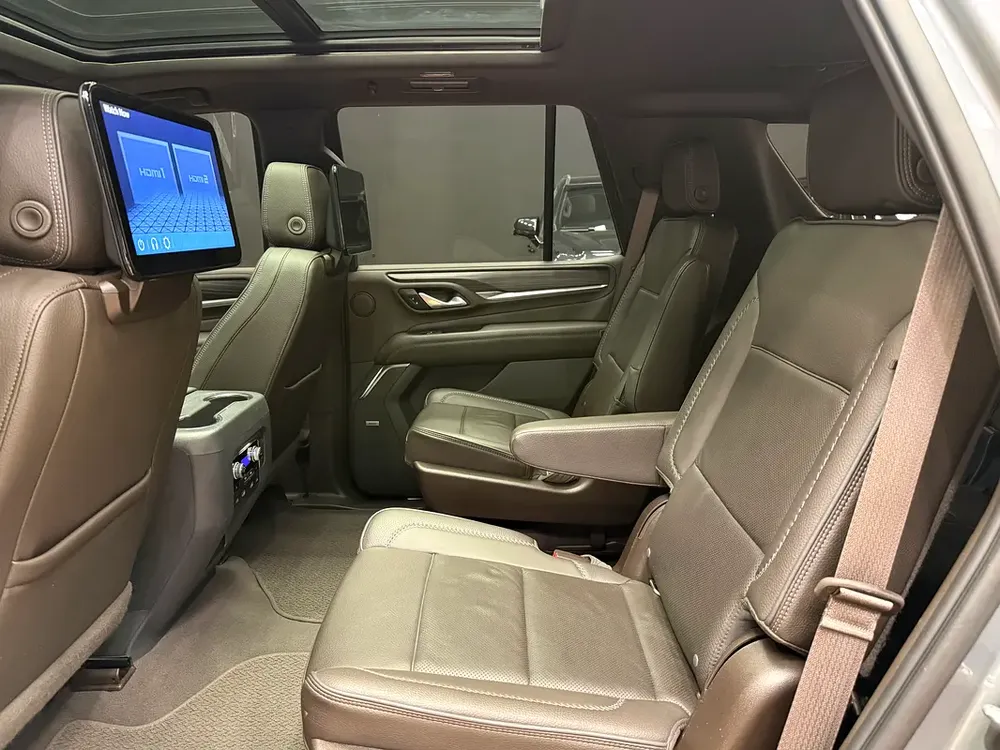 GMC YUKON DENALI 2022GCC UNDER WARRANTY - Image 9