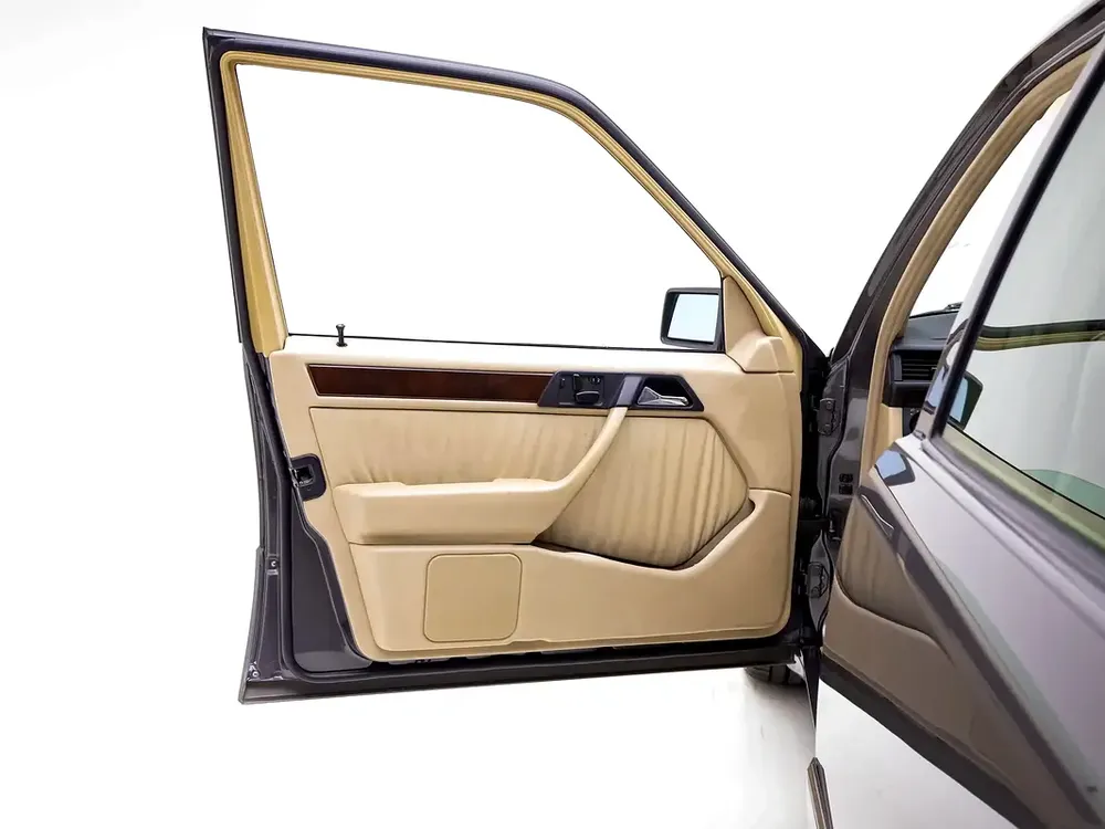 1994 | Mercedes Benz | E 500 | Japanese Spec - Image 19