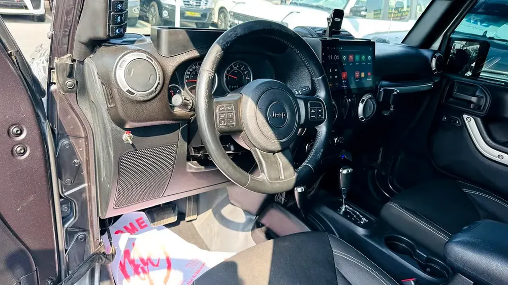 JEEP WRANGLER SHARA 2016 GCC VERY CLEAC CAR NO ACCIDENT - Image 9