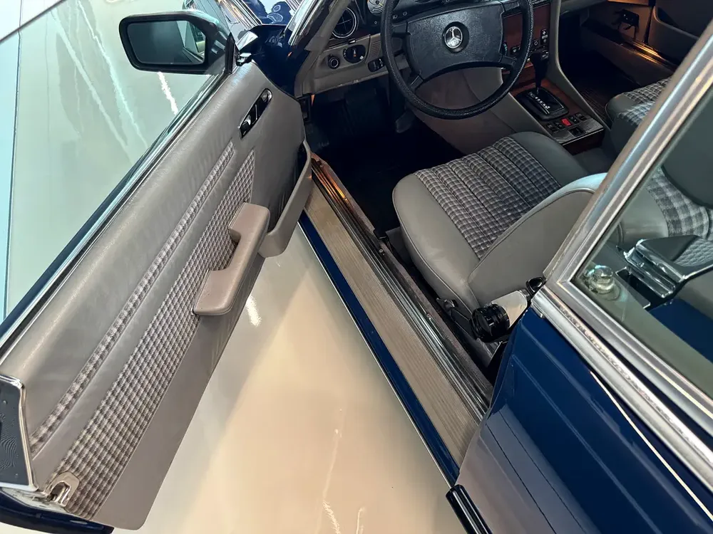 Classic 1983 Mercedes-Benz SL-Class 380 SL | Japanese Specs | Collector Grade - Image 9