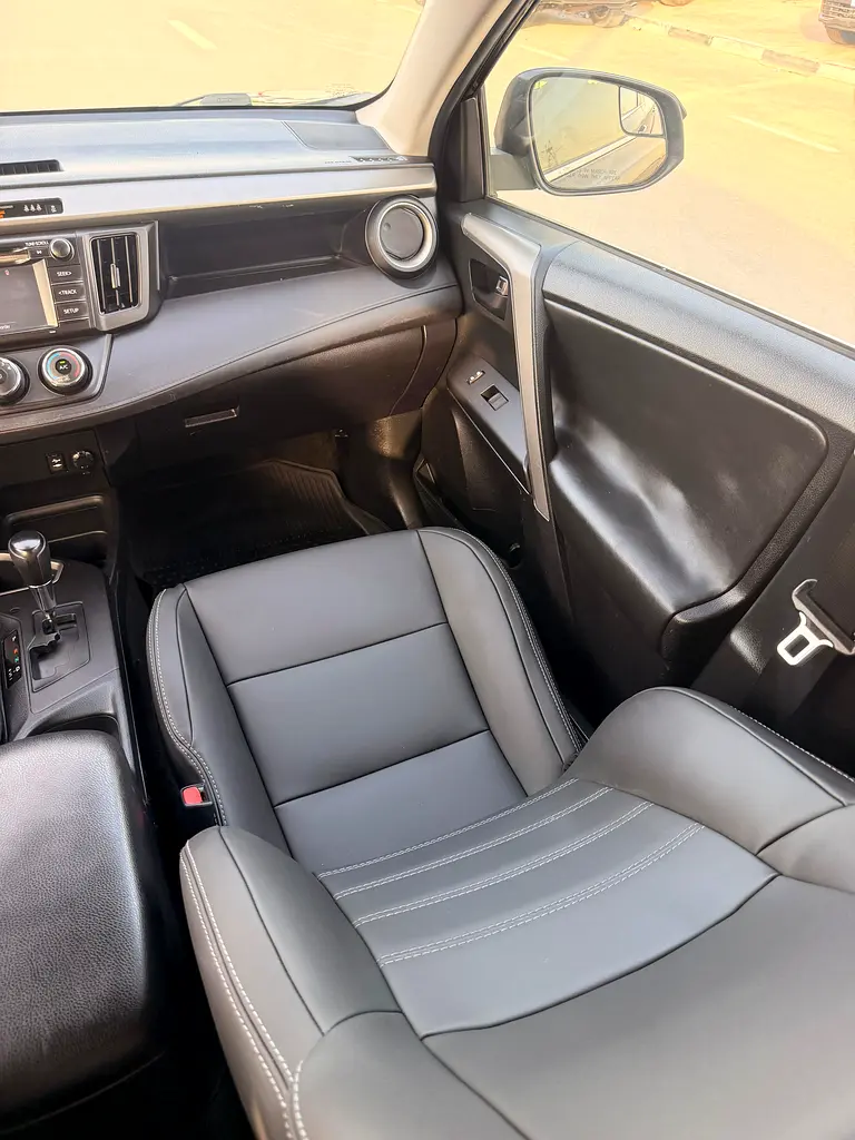 Toyota RAV4 LE 2017, LE - Well Maintained - Image 12