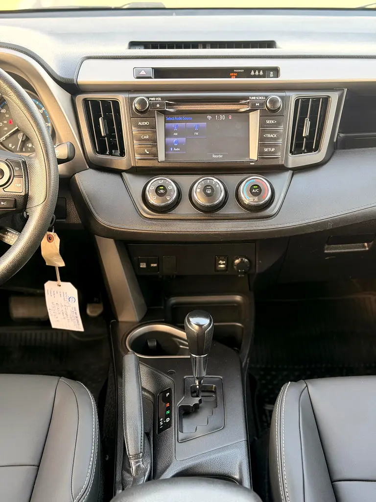 Toyota RAV4 LE 2017, LE - Well Maintained - Image 6