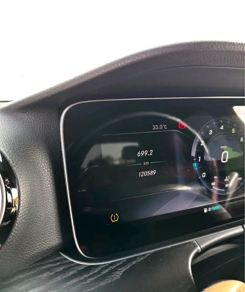 Mercedes-Benz E 300, 2018 - GCC Specs - Image 8