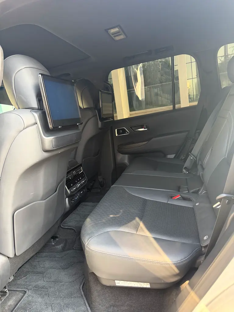 Toyota Land Cruiser VXR 2024 GCC Specs - Image 10