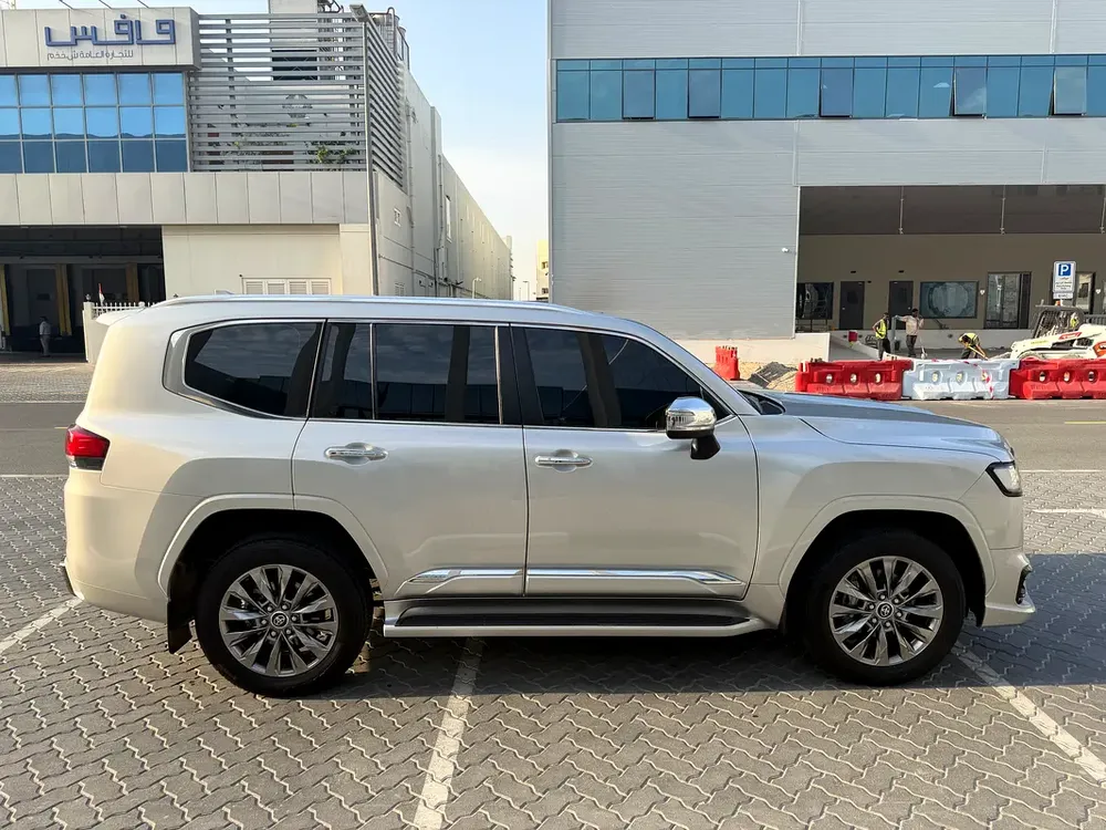 Toyota Land Cruiser VXR 2024 GCC Specs - Image 13