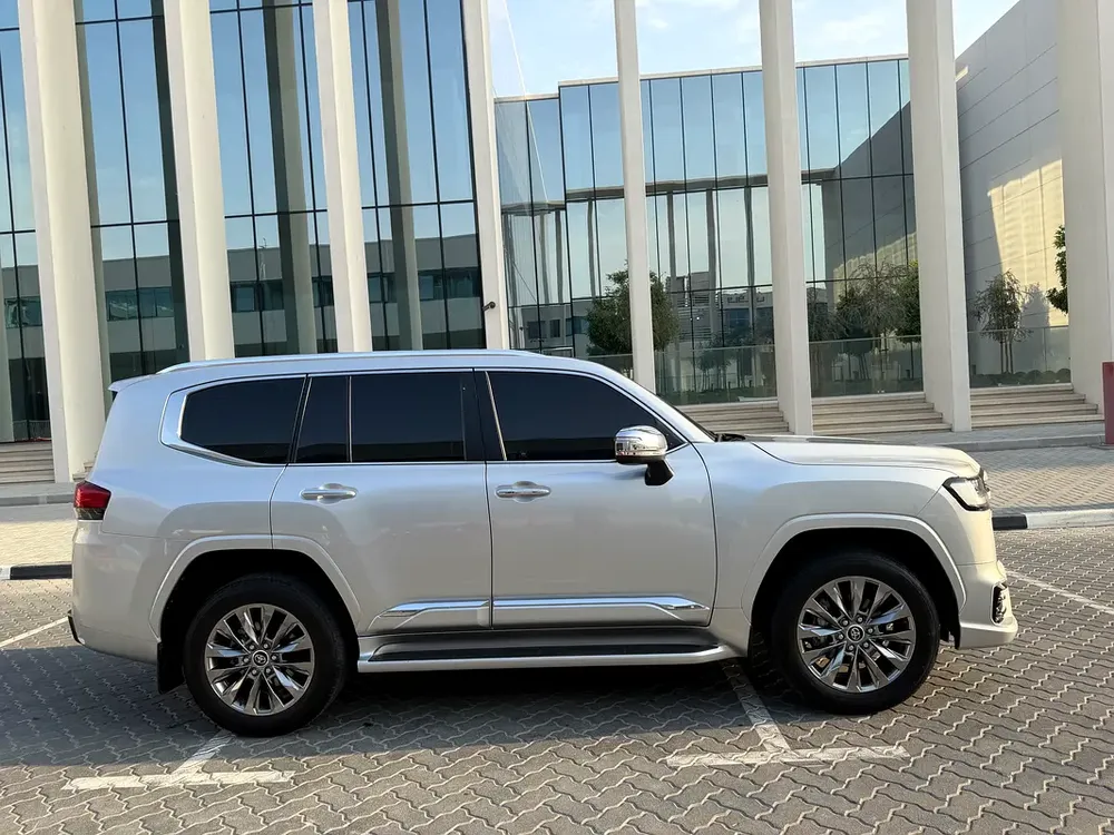Toyota Land Cruiser VXR 2024 GCC Specs - Image 15