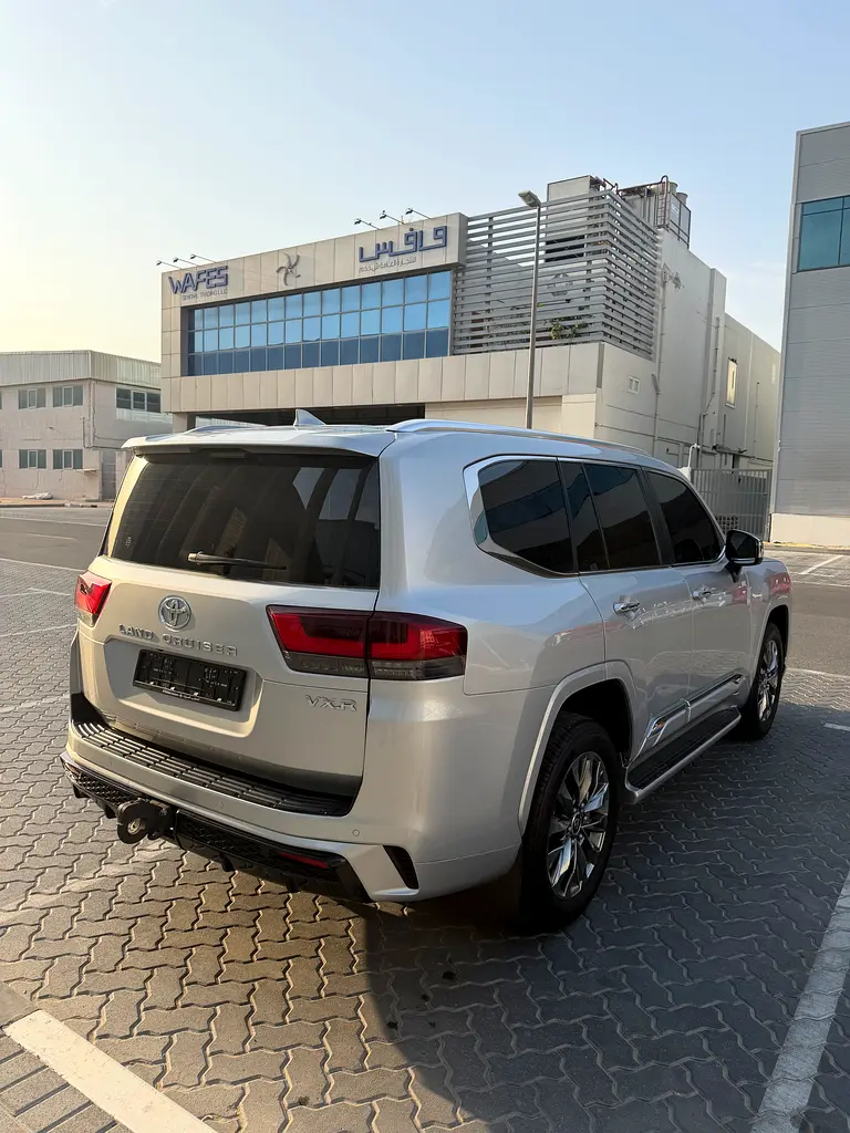Toyota Land Cruiser VXR 2024 GCC Specs - Image 18