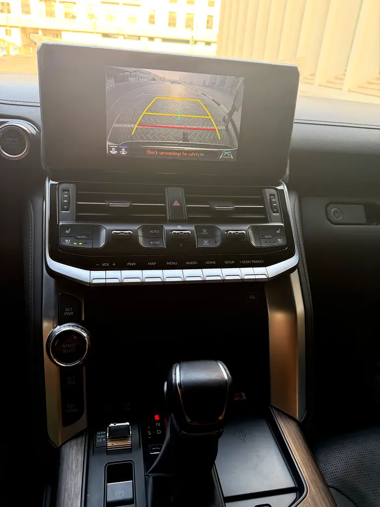 Toyota Land Cruiser VXR 2024 GCC Specs - Image 8