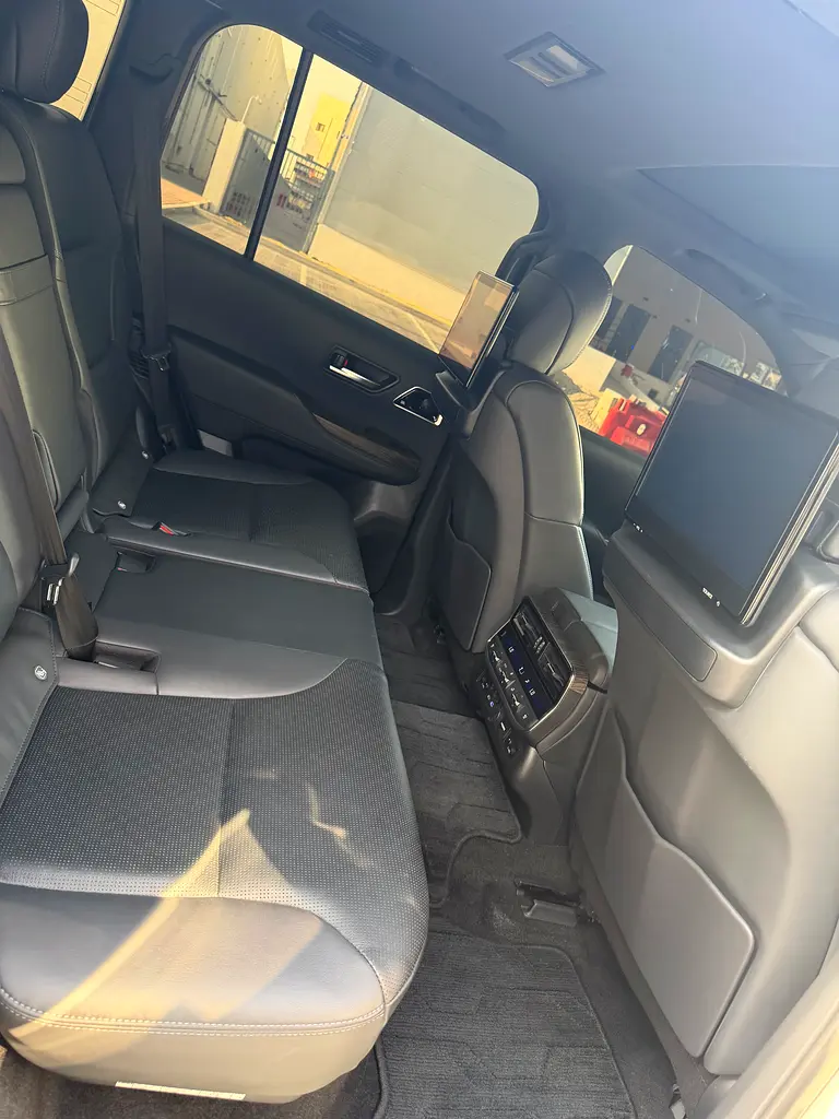 Toyota Land Cruiser VXR 2024 GCC Specs - Image 9