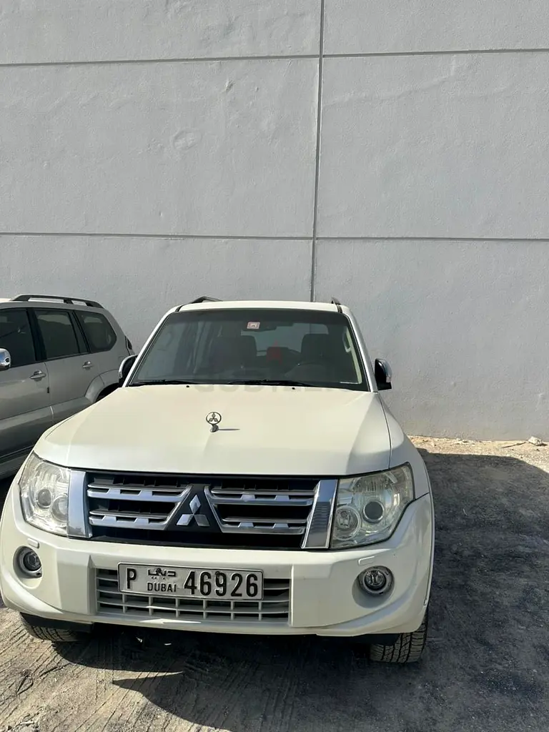 Well-Maintained Mitsubishi Pajero 2014 | GCC Specs - Image 4