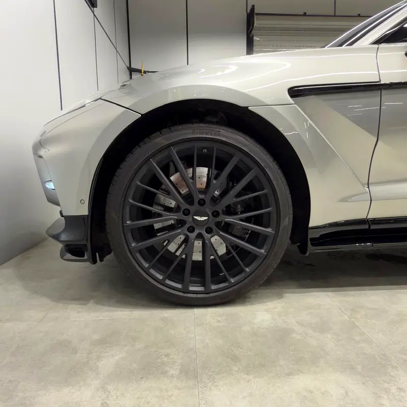 Aston Martin DBX 707 2023 - European Specs - Image 15