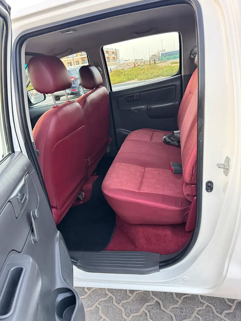 Toyota Hilux  Pickup, petrol ⛽️ (Double Cabin 4×4  GCC ) - Image 10