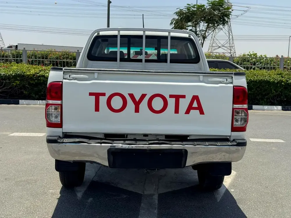 Toyota Hilux  Pickup, petrol ⛽️ (Double Cabin 4×4  GCC ) - Image 13