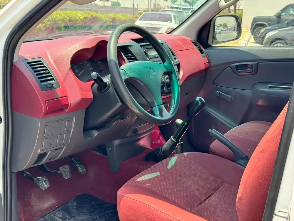Toyota Hilux  Pickup, petrol ⛽️ (Double Cabin 4×4  GCC ) - Image 6