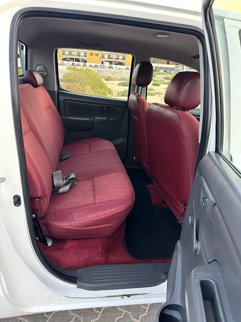 Toyota Hilux  Pickup, petrol ⛽️ (Double Cabin 4×4  GCC ) - Image 9