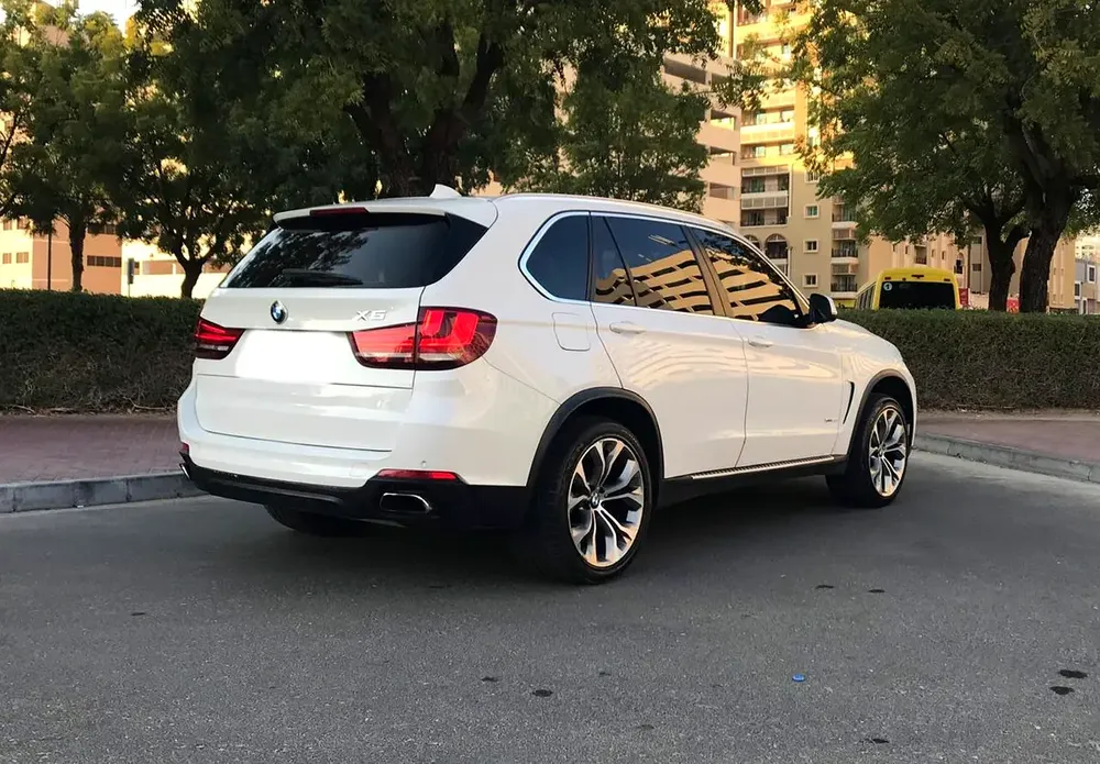 BMW X5 xDrive50i Luxury-Line 2015 GCC Specs - Image 4
