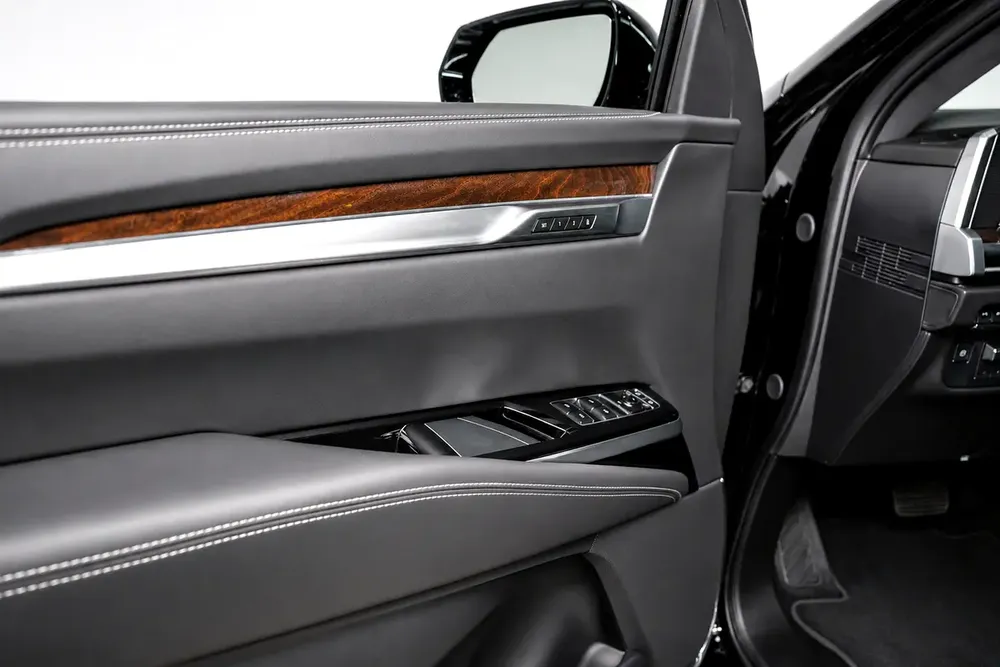 2025 Cadillac Escalade Sport Platinum - GCC Specs - Brand New - Image 9
