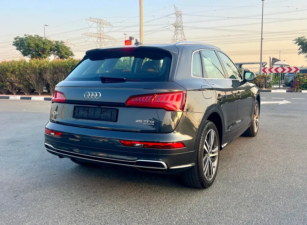 Audi Q5 45 TFSI quattro S line 2020 - GCC Specs - Excellent Condition - Image 4
