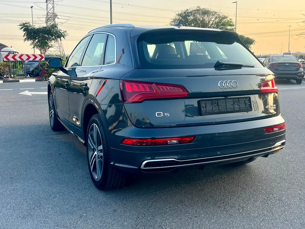 Audi Q5 45 TFSI quattro S line 2020 - GCC Specs - Excellent Condition - Image 6