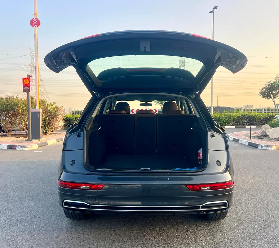 Audi Q5 45 TFSI quattro S line 2020 - GCC Specs - Excellent Condition - Image 8