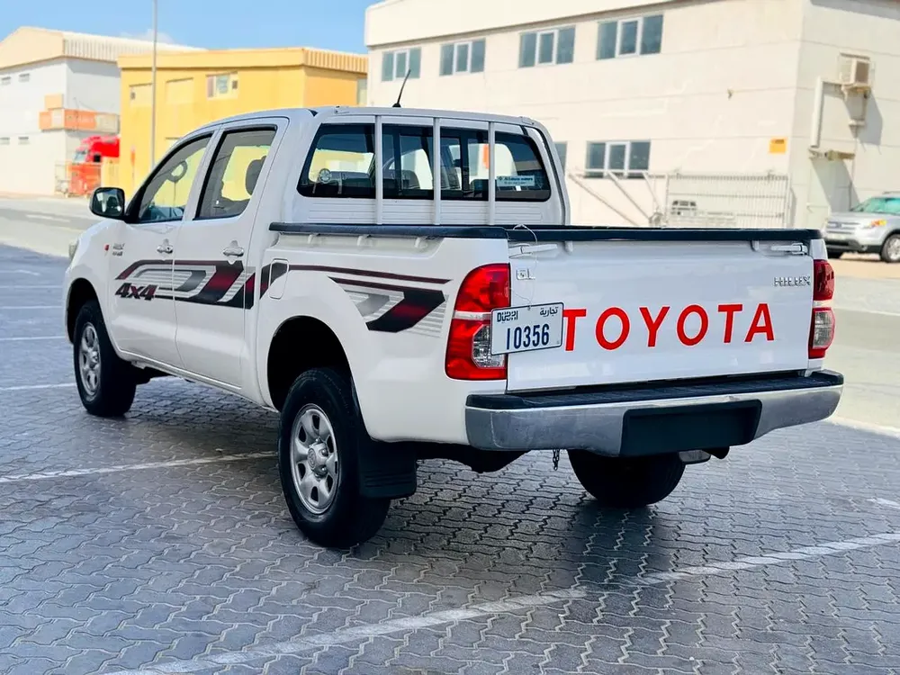Toyota Hilux // Gcc space // 4 WD Drive // Model 2013 // Good conditions - Image 5