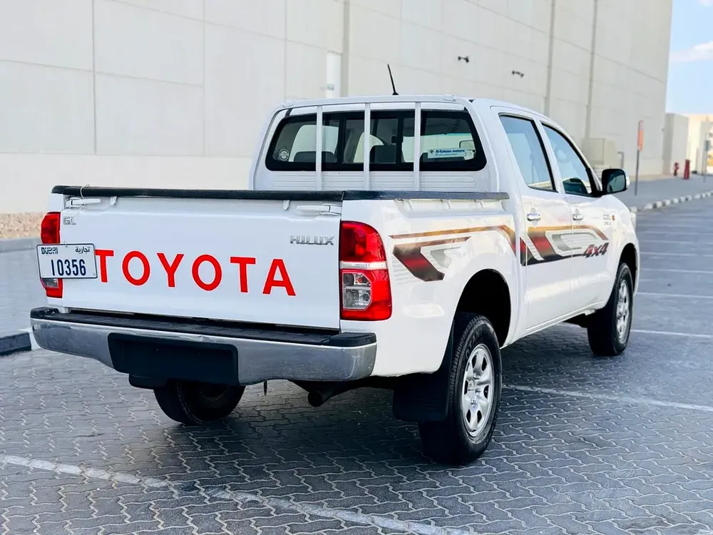 Toyota Hilux // Gcc space // 4 WD Drive // Model 2013 // Good conditions - Image 6