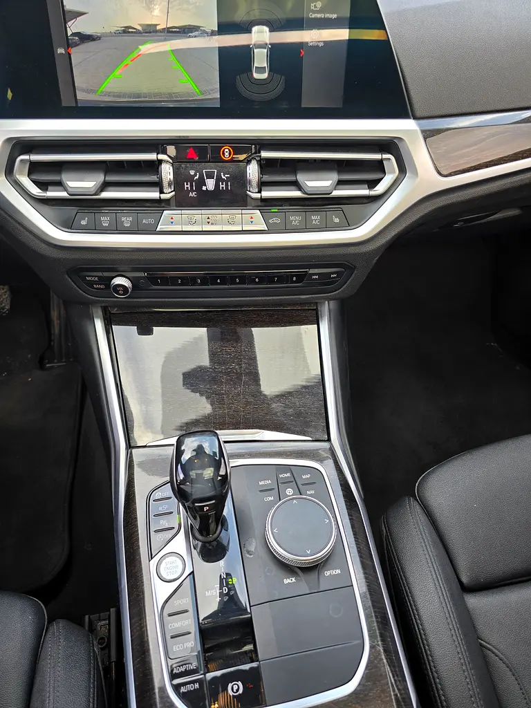 BMW 3-Series 330i 2020 - American Specs - GCC Stock - Image 10