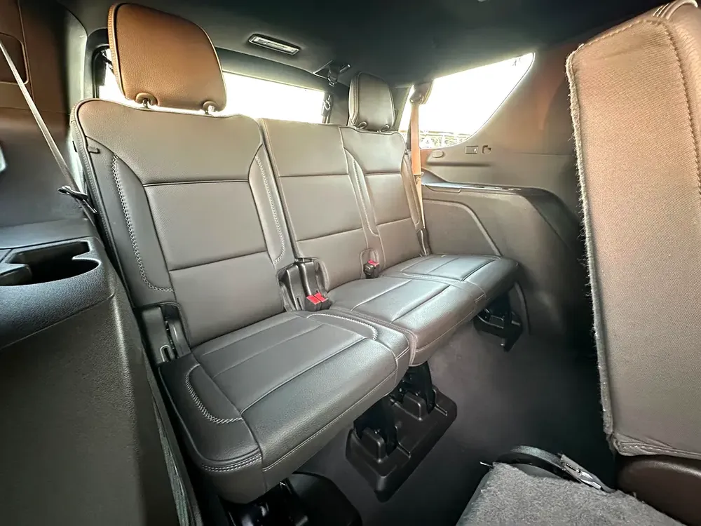 GMC YUKON DENALI 2024 GCC UNDER WARRANTY AND CONTRACT SERVICE FULL OPTION NO ACCIDENTS - Image 12