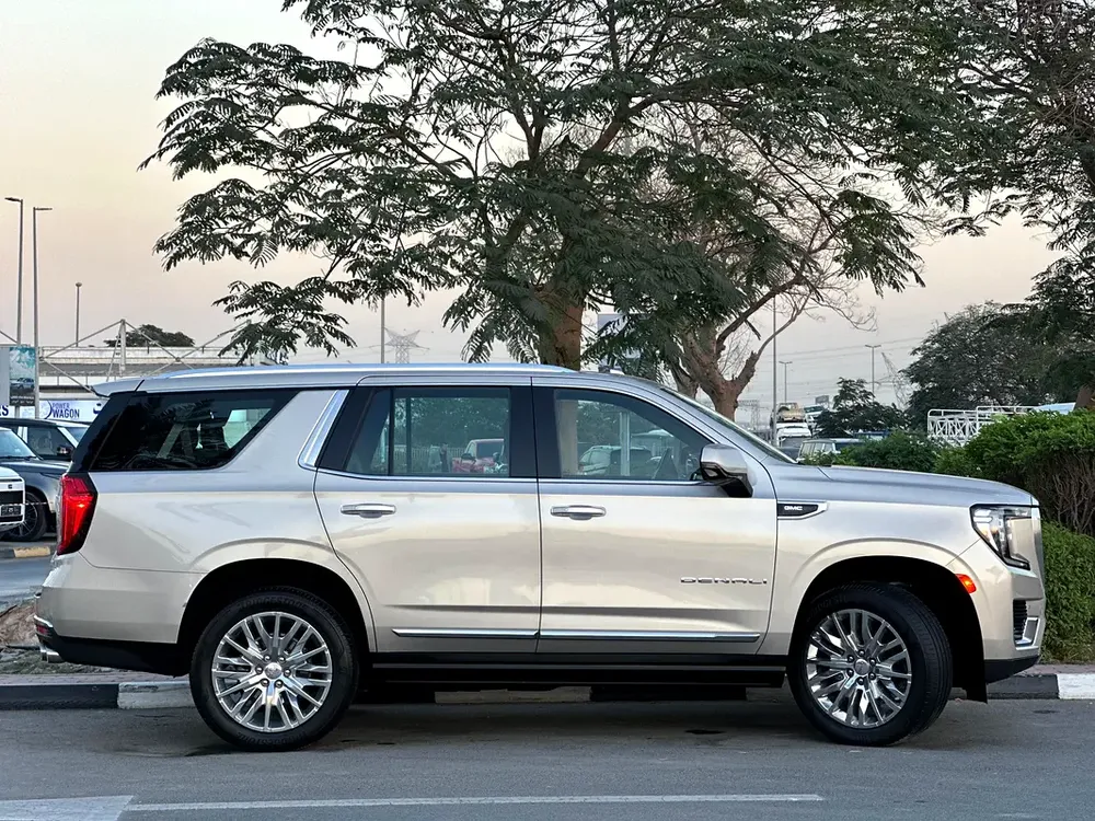 GMC YUKON DENALI 2024 GCC UNDER WARRANTY AND CONTRACT SERVICE FULL OPTION NO ACCIDENTS - Image 4