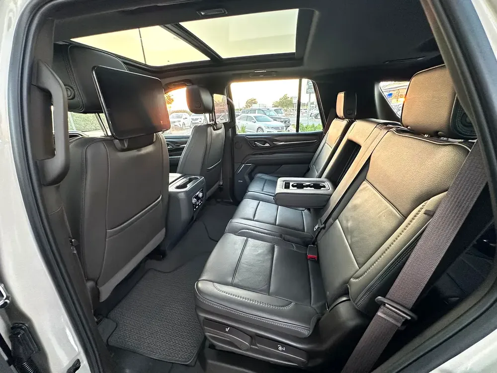 GMC YUKON DENALI 2024 GCC UNDER WARRANTY AND CONTRACT SERVICE FULL OPTION NO ACCIDENTS - Image 6